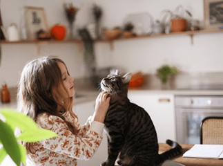 fille et chat